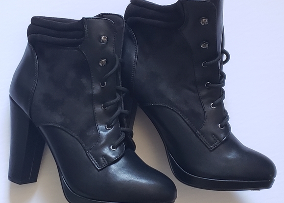 Shoes - Picture 2 of 4